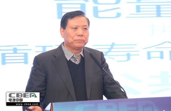 圖為珠海銀隆新能源有限公司董事長(zhǎng)魏銀倉(cāng)發(fā)表演講.jpg