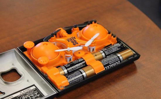 【組圖】堪稱史上最小無人機(jī) 用5號(hào)電池售價(jià)僅30美元