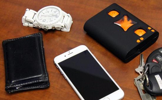 【組圖】堪稱史上最小無人機(jī) 用5號(hào)電池售價(jià)僅30美元