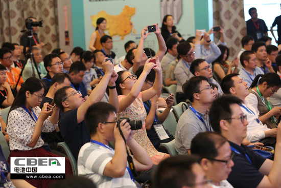 1527241064280049486.jpg 圖為2018第一屆新能源汽車及動力電池(CIBF2018)國際交流會會議現場1.jpg