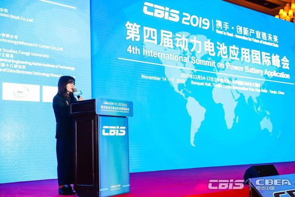 中國化學與物理電源行業(yè)協會動力電池應用分會秘書長張雨主持開幕式