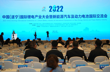 聚焦產業(yè)痛點熱點！國內外鋰業(yè)大咖縱論鋰電“新變”