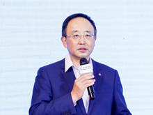 欣旺達(dá)電子股份有限公司副總裁梁銳主持“低碳背景下的動(dòng)力電池全球化格局”主題論壇