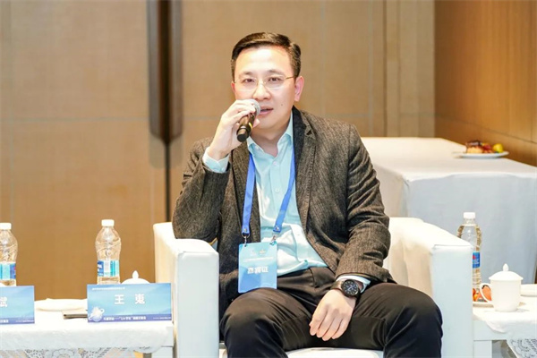 “Li+學(xué)社”高端對話:警惕全球化機(jī)遇下,鋰電企業(yè)的出海挑戰(zhàn)和技術(shù)迭代風(fēng)險(xiǎn) “Li+學(xué)社”高端對話:警惕全球化機(jī)遇下,鋰電企業(yè)的出海挑戰(zhàn)和技術(shù)迭代風(fēng)險(xiǎn)