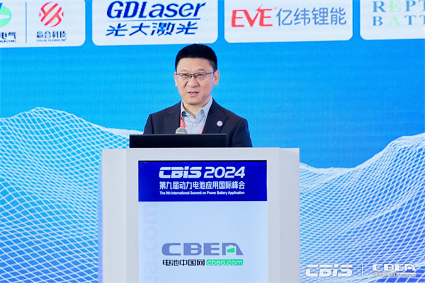 動力電池應(yīng)用分會專家委員會委員馬洪生主持本場論壇