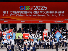 圖為CIBF2025觀眾排隊入場